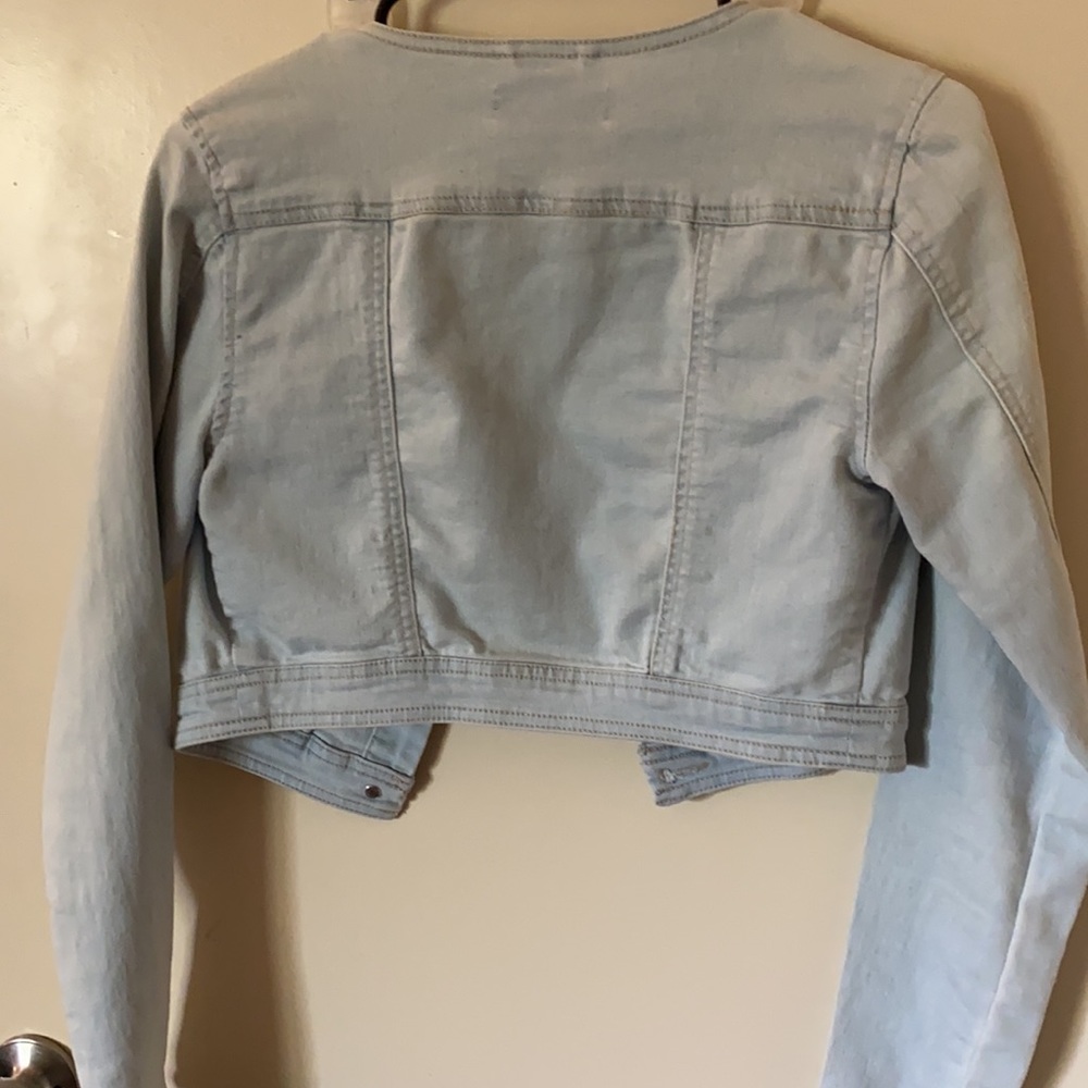Cropped denim jacket. - Picture 3 of 5